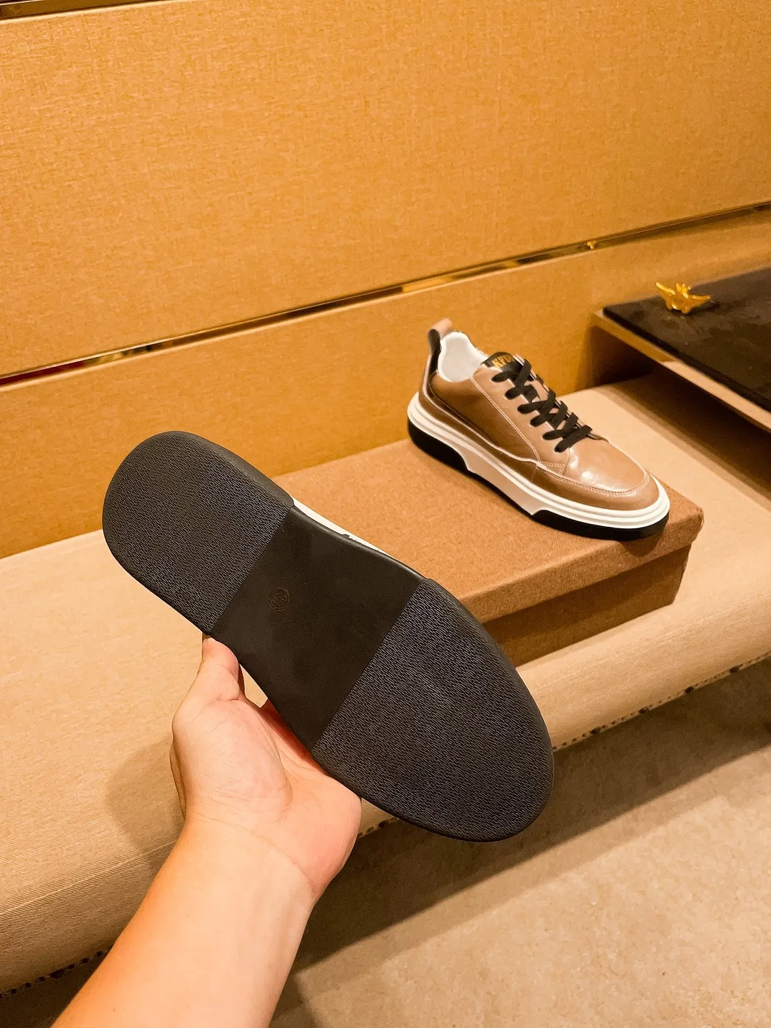 Men's shoes 💰 420💰【BV】🔥 High-end men's shoes brand official website 1:1 latest masterpiece: the upper is made of Italian imported first-layer cowhide with a comfortable and breathable lining➕original non-slip and wear-resistant outsole🔥, making walking more convenient and comfortable! An exclusive new model, a stunning work, a beautiful 1:1 replica [color] compared to the official quality! Create a fashionable personality to set off your uniqueness! A must-have for trendy men! Classic🔥Size: 38-44 Color: 🔥Multiple colors available🔥.